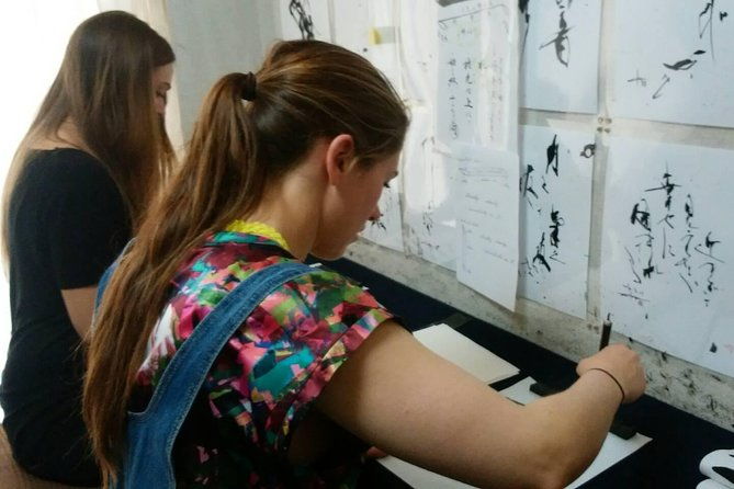 japanese-calligraphy-experience-with-a-calligraphy-master