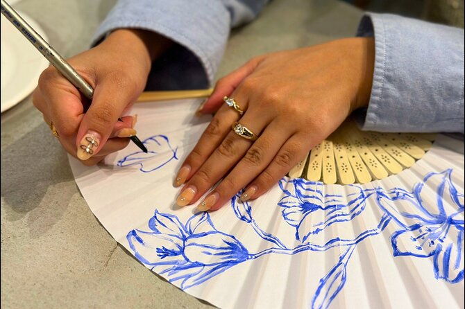 japanese-fan-painting-workshop-in-a-tokyo-flower-shop