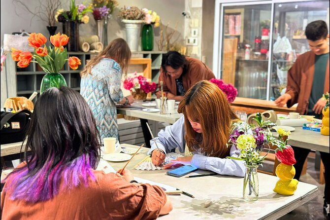 japanese-fan-painting-workshop-in-a-tokyo-flower-shop