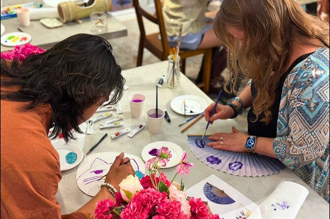 japanese-fan-painting-workshop-in-a-tokyo-flower-shop