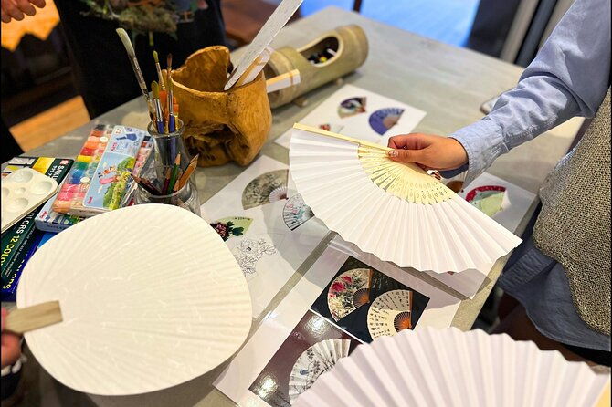 japanese-fan-painting-workshop-in-a-tokyo-flower-shop