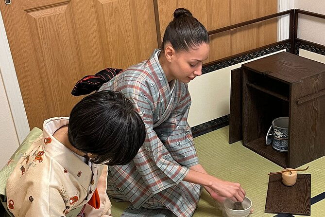 japanese-tea-ceremony-at-private-home-in-yokohama-suburban-tokyo