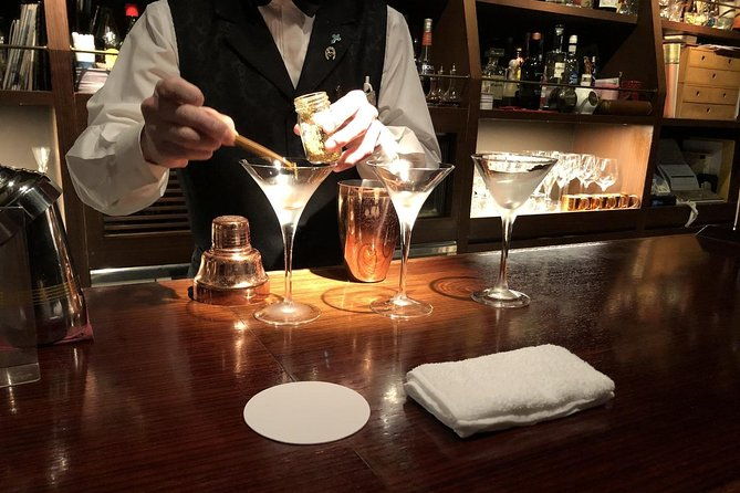 japanese-whisky-tasting-experience-at-local-bar-in-tokyo