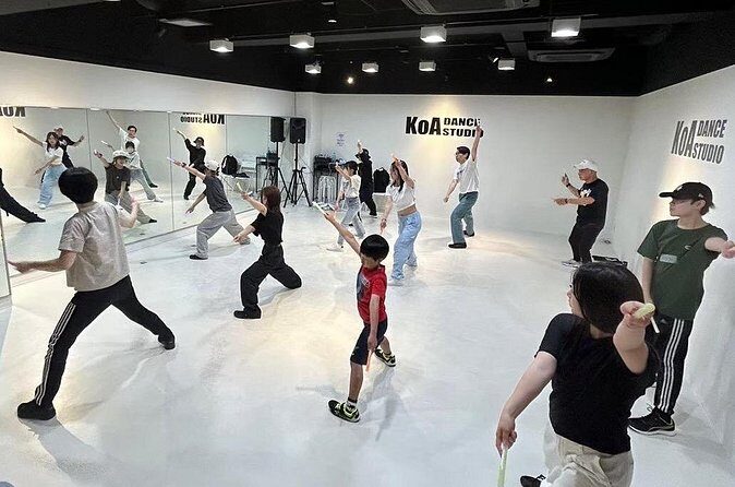 Japanese Wotagei Workshop in Tokyo Learn from a Champion - Who Will Love This Experience?