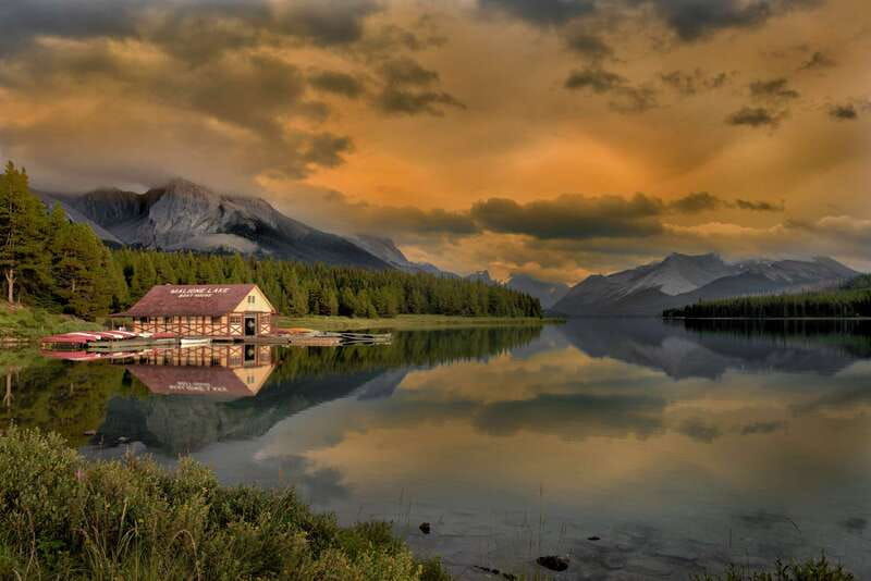 jasper-national-park-maligne-lake-cruise-with-guide