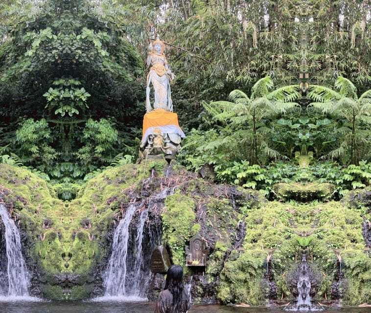 jatiluwihputificationceremony-with-holy-water