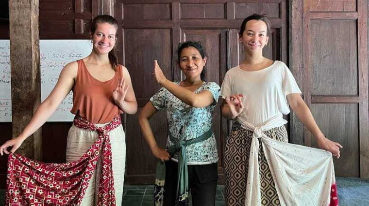 javanese-dance-workshop-with-kraton-palace-dancer