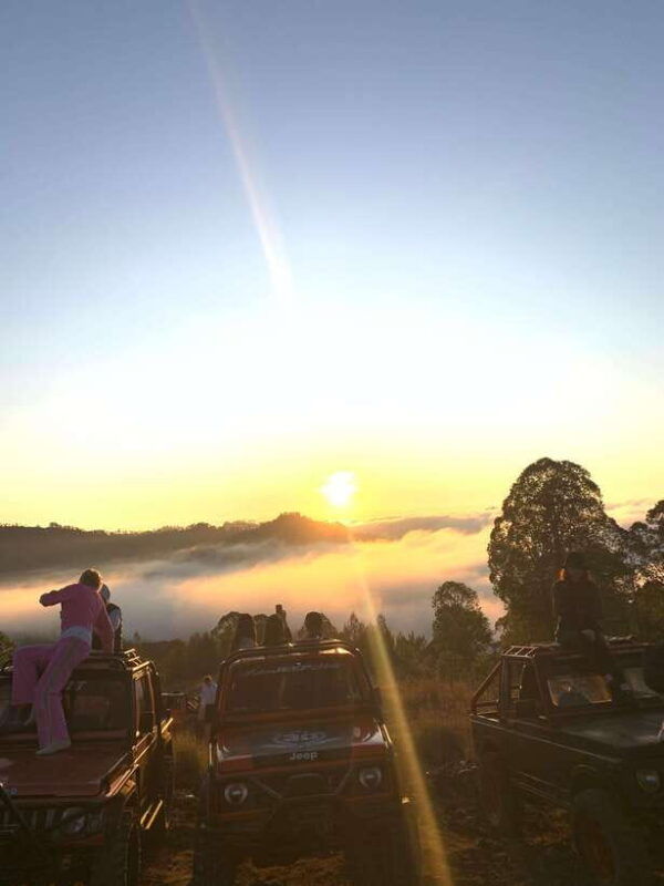 jeep-4wd-with-sunrise-black-lava
