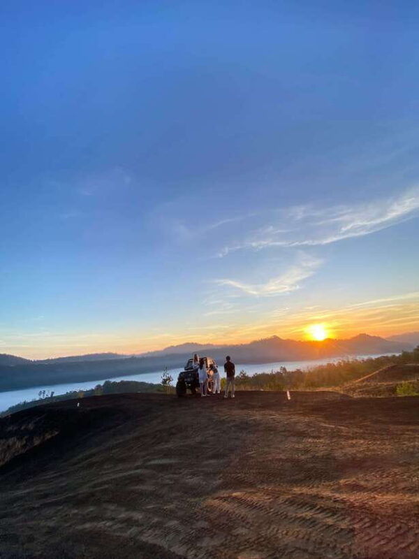 jeep-4wd-with-sunrise-black-lava