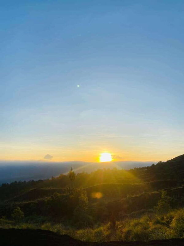 jeep-4wd-with-sunrise-black-lava