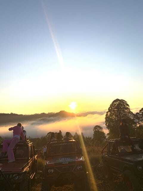 jeep-4wd-with-sunrise-black-lava