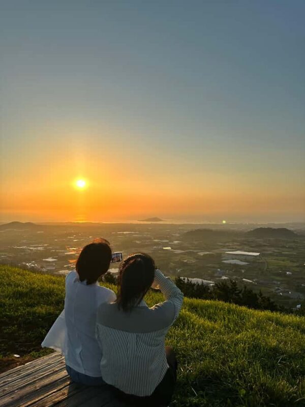 Jeju: Sunrise Small Volcano Hike (3 Hours, Pick-up) - What Makes This Tour Stand Out?