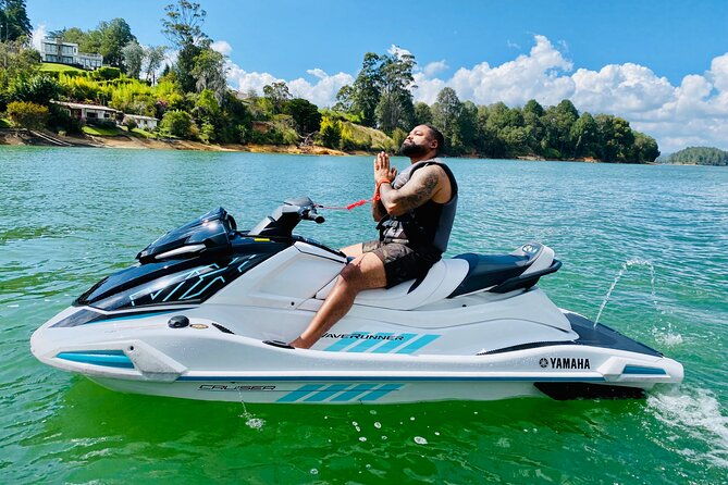jetskiing-in-guatape-antioquia