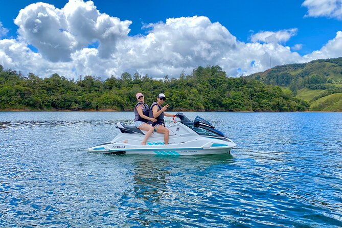 jetskiing-in-guatape-antioquia