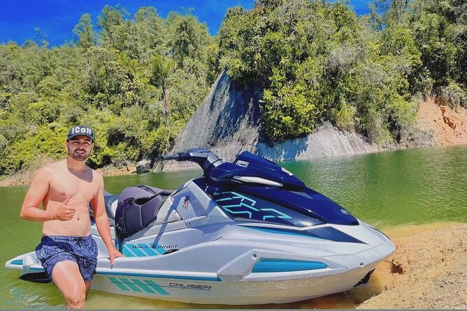 jetskiing-in-guatape-antioquia