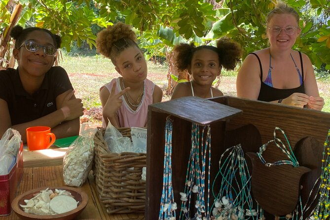 jewelry-workshop-a-mi-mek-it-in-montego-bay-jamaica-fr-en
