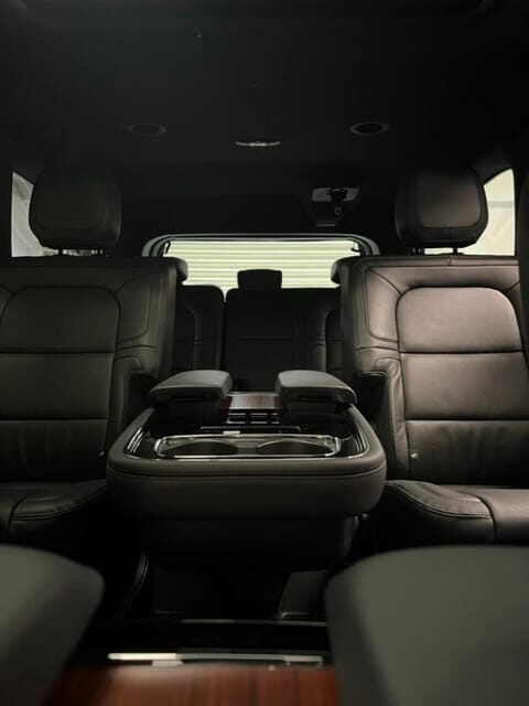 JFK Airport To Manhattan Luxury SUV Transfer - Who Should Consider This Service?