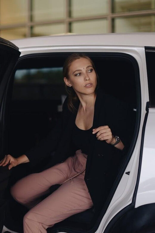 JFK /EWR Airport Stretch Limo Pick Up + One Hour NYC Tour - Authentic Perspectives from Reviewers