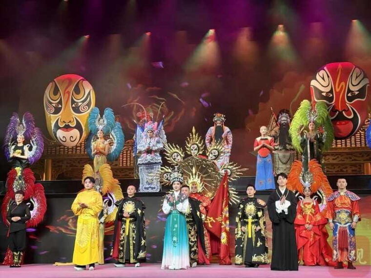jinjiang-theatereight-face-changing-legendary-sichuan-opera