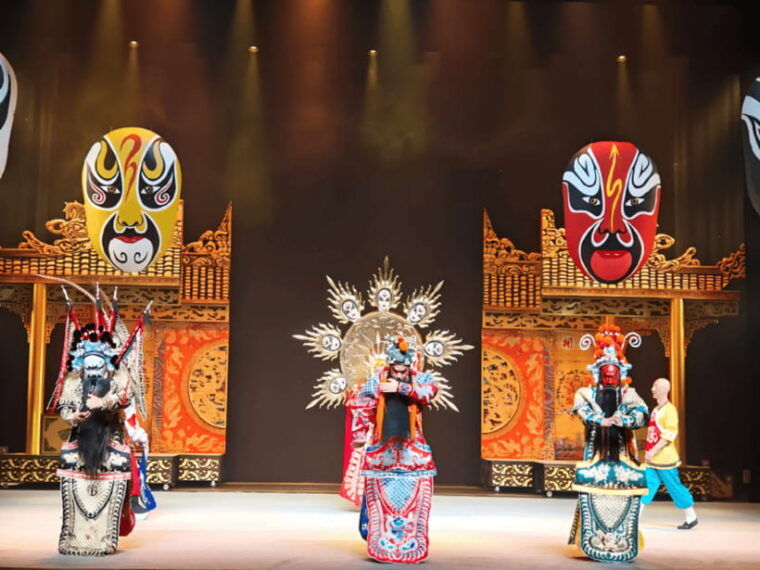 jinjiang-theatereight-face-changing-legendary-sichuan-opera