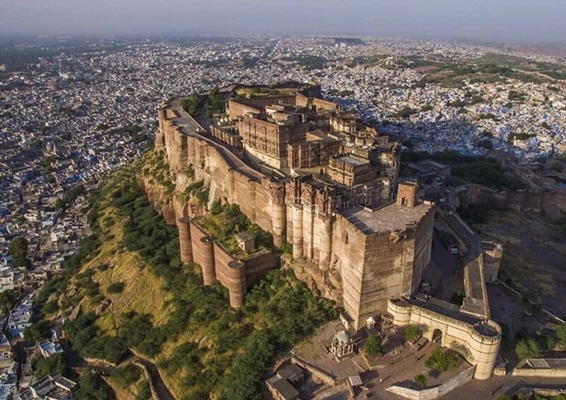 Jodhpur: Mehrangarh & Udaipur Lakeside 2-Day Tour with Lunch - Exploring Jodhpur: The Blue City and Its Fortresses