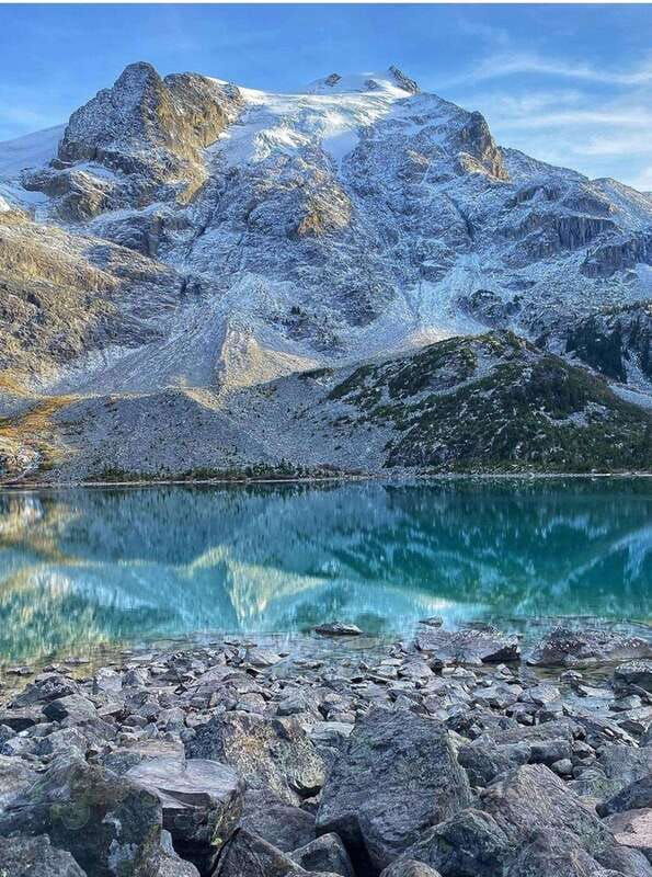 joffre-lakes-hiking-day-trip