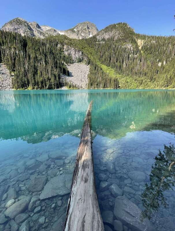 joffre-lakes-hiking-day-trip