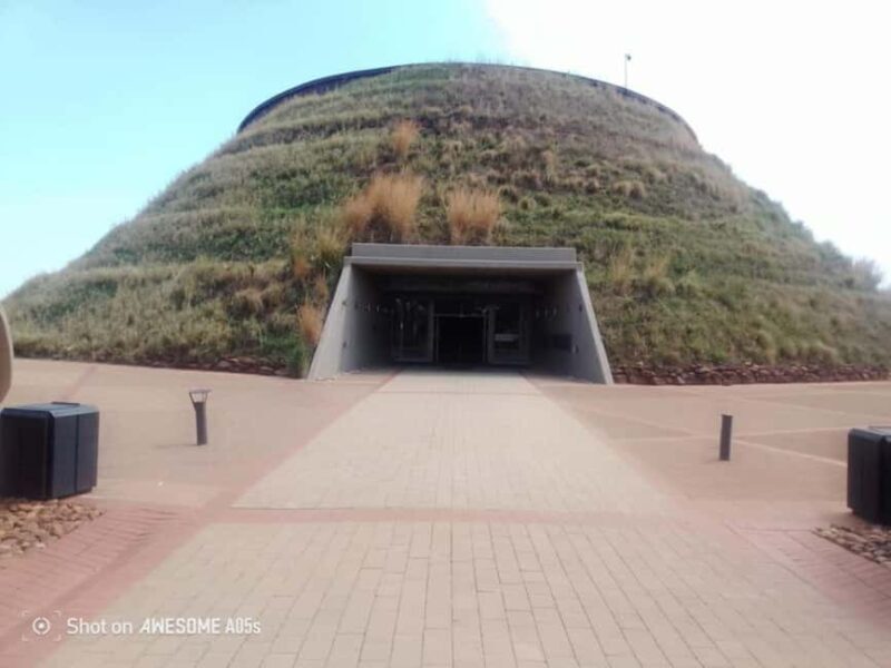 Johannesburg: Cradle of Humankind, Lion Park & Lesedi Tour - Exploring the Cradle of Humankind