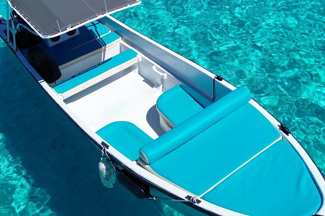 johnny-kay-and-aquarium-private-boat-by-the-sea-of-7-colors