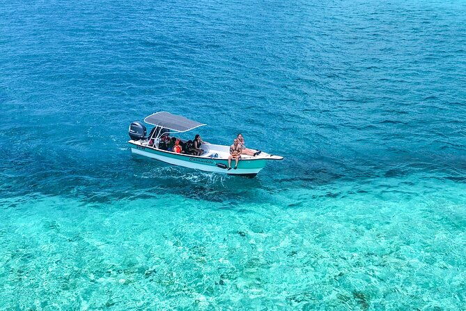 johnny-kay-and-aquarium-private-boat-by-the-sea-of-7-colors