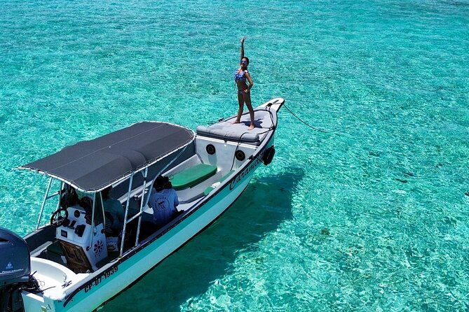 johnny-kay-and-aquarium-private-boat-by-the-sea-of-7-colors