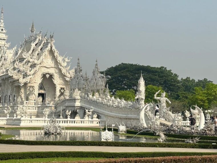 join-tour-1-day-trip-around-chiang-rai-included-lunch-buffet