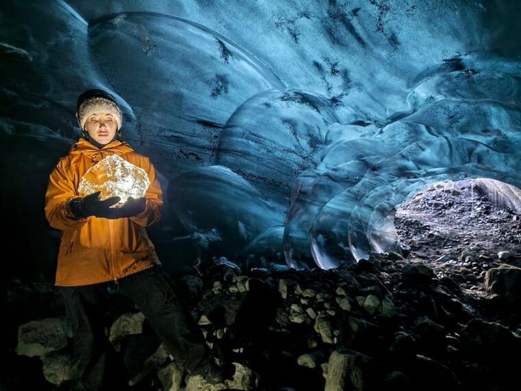 jokulsarlon-blue-ice-cave-tour-and-glacier-walk