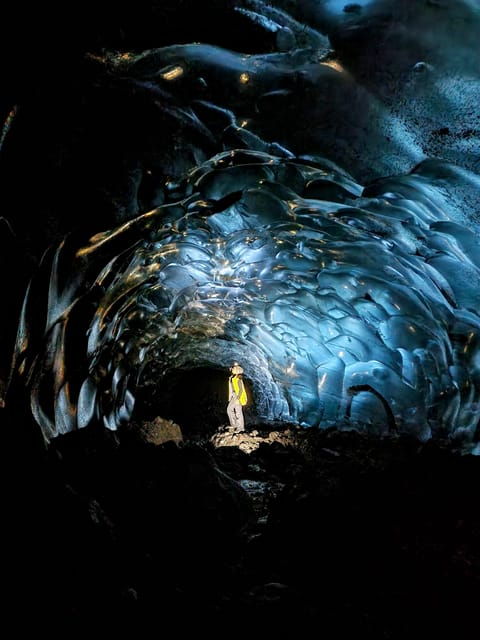 jokulsarlon-blue-ice-cave-tour-and-glacier-walk