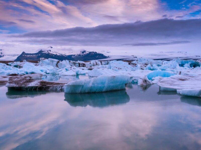 jokulsarlon-floating-glacier-diamond-beach-day-tour