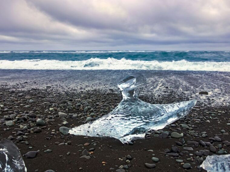jokulsarlon-floating-glacier-diamond-beach-day-tour