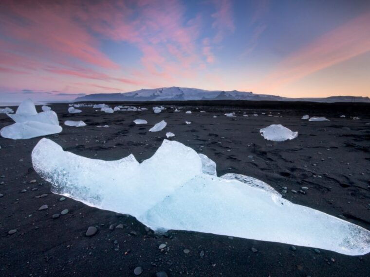 jokulsarlon-floating-glacier-diamond-beach-day-tour