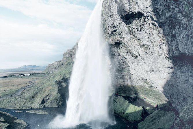 jokulsarlon-glacier-lagoon-boat-south-coast-tour-from-reykjavik