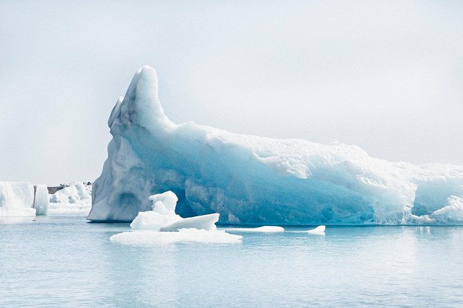 jokulsarlon-glacier-lagoon-boat-south-coast-tour-from-reykjavik