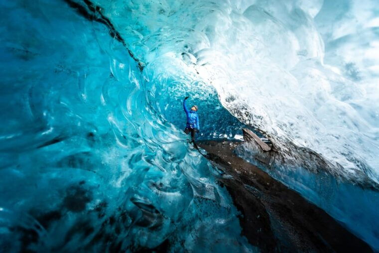 jokulsarlon-remote-glacier-hike-and-a-natural-ice-cave-2