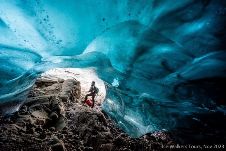 jokulsarlon-remote-glacier-hike-and-a-natural-ice-cave-2