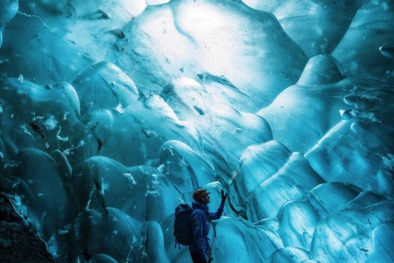 jokulsarlon-the-original-ice-cave-tour-on-vatnajokull