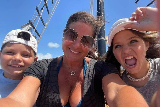 jolly-pirate-sunset-grub-and-grog-dinner-sail-in-aruba
