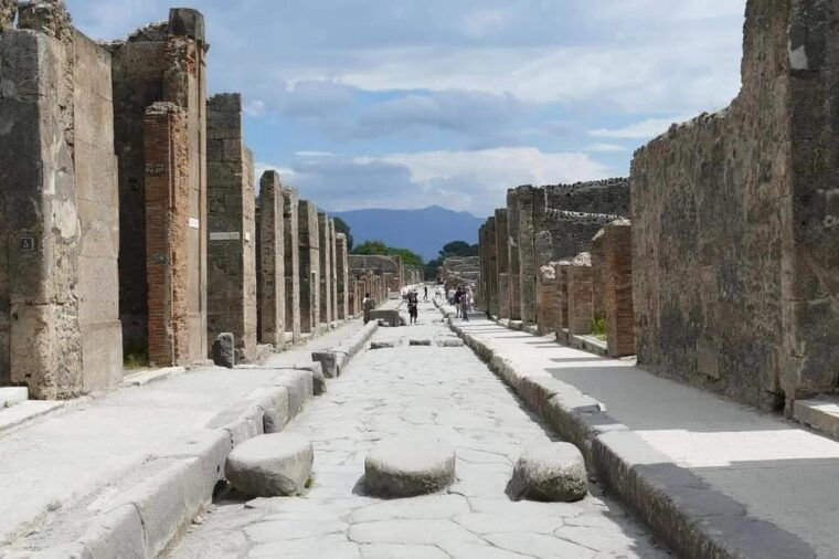 journey-through-pompeii-vesuvius-history-ruins-and-lava