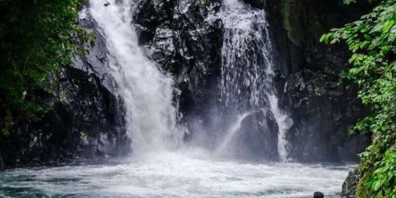 jumping-sliding-at-aling-aling-waterfall-and-handara-gate