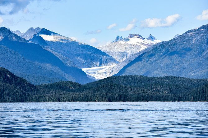 juneau-lighthouse-tours-whale-watching-lighthouse-combo
