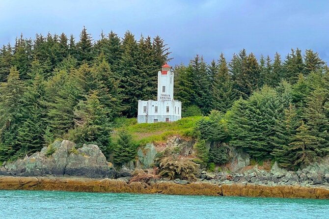 juneau-lighthouse-tours-whale-watching-lighthouse-combo