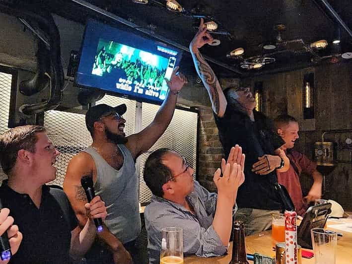 kabukicho-bar-hopping-grab-a-bite-tour