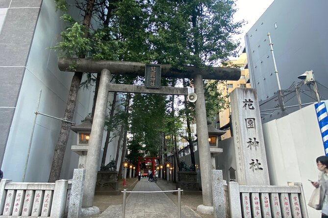 kabukicho-deep-tour-dinner-bar-hop-w-local-certified-guide