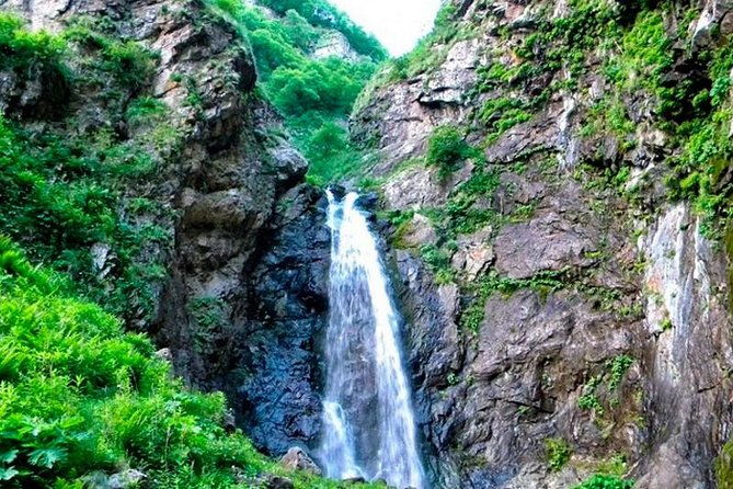 kakheti-signagi-bodbe-monastery-gurgeniani-waterfall